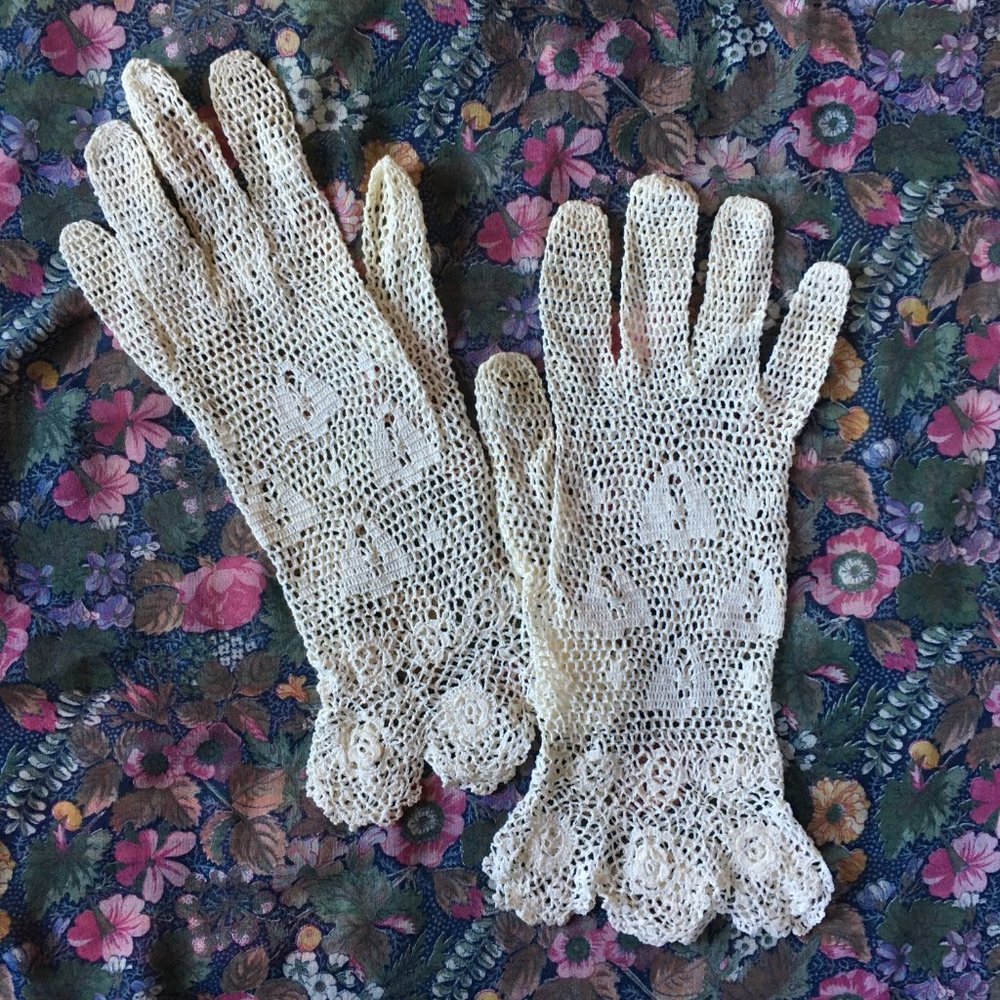 S O L D * Handmade Vintage Cotton Crochet Lace Gloves, Size 6.5-7 - Picture 2 of 5